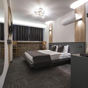 Dewy Hotel